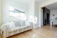 Ruang untuk Umum Bright Welcoming Apartment With Terrace, Fulham 3 bed