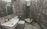 In-room Bathroom 2 iStay Liverpool The Maison