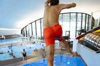 Swimming Pool Ecrin Blanc Resort Courchevel