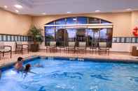 Swimming Pool Staybridge Suites Waterloo - St. Jacobs Area, an IHG Hotel
