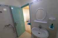 Phòng tắm bên trong Auberge Essanya
