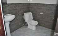 Toilet Kamar 7 Senora Guest House