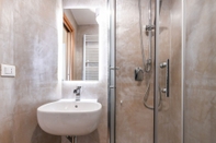 In-room Bathroom Luxury Suite Sirmione