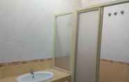 In-room Bathroom 4 Villa Shamir near KLIA