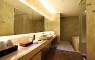 In-room Bathroom 3 Uijeongbu La Tree Hotel