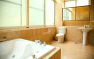 In-room Bathroom 2 Maylin Resort