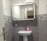 In-room Bathroom 2 Familly Apartment Rabat Center Agdal