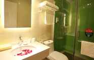 Toilet Kamar 7 GreenTree Inn Beijing Chaoyang District Maquanying Subway Station Express Hotel