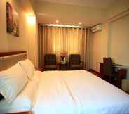 Bedroom 3 GreenTree Inn Sanya Heping Street Lover Bridge Express Hotel