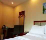 Bedroom 6 GreenTree Inn Sanya Heping Street Lover Bridge Express Hotel