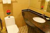 In-room Bathroom GreenTree Inn Sanya Heping Street Lover Bridge Express Hotel