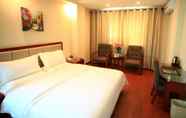 Bedroom 2 GreenTree Inn Sanya Heping Street Lover Bridge Express Hotel