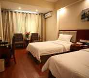 Bedroom 5 GreenTree Inn Sanya Heping Street Lover Bridge Express Hotel