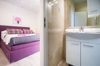 In-room Bathroom Apartments Pina And Lavender