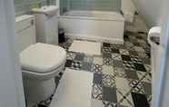 Toilet Kamar 3 Rivendell Guest House