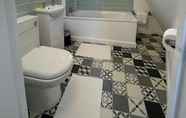 Toilet Kamar 3 Rivendell Guest House