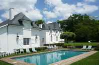 Swimming Pool Clos Mirabel Manor B&B