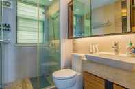 In-room Bathroom Locals Boutique Apartment Huafa Plaza 17