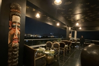 Bar, Kafe, dan Lounge The Ramvilas - A Rooftop Lake View Hotel in Udaipur