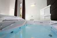 Swimming Pool Navona Stay