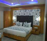 Bedroom 6 Hotel Maryland by Sky Stays