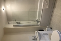 In-room Bathroom St Peters View