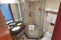 In-room Bathroom GreenTree Inn Chongqing Longhu Times Tianjie Xietaizi Subway Station Hotel