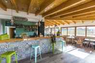 Bar, Cafe and Lounge Sagres Sun Stay - Surf Camp & Hostel