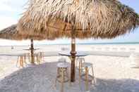 Bar, Cafe and Lounge Seaside at Anna Maria Island Inn