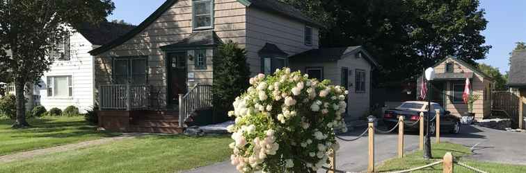 Exterior Wooden Boat Inn