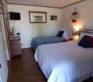 Kamar Tidur 4 Wooden Boat Inn