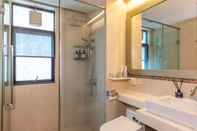 In-room Bathroom Locals Boutique Apartment Huafa Plaza 34