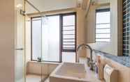 In-room Bathroom 6 Locals Boutique Apartment Huafa Plaza 35