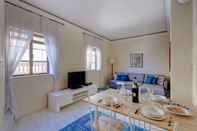 Kamar Tidur Traditional Maltese Townhouse, Roof Terrace and Views