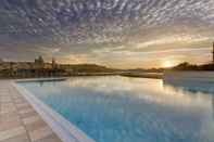 Kolam Renang Stunning Apt Sea Views in Tigne Point, With Pool