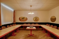 Functional Hall Trip Inn Hotel Zum Riesen