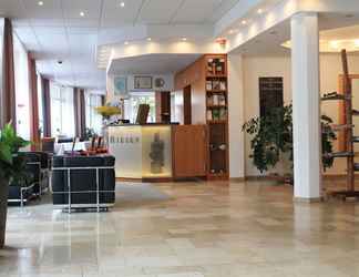 Lobi 2 HOTEL RIESENJunior by Trip Inn