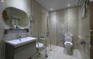 In-room Bathroom 7 Saraya Iman Hotel Makkah