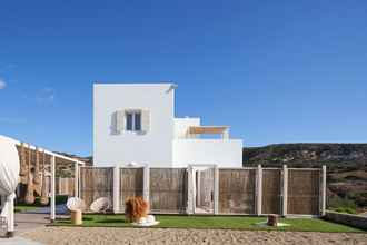 Exterior 4 Volcano Luxury Suites Milos - Adults Only