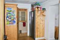 Lobi Squirrel Barn. Hi-spec. Hot tub & Wifi. Sleeps 14