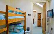 Bedroom 3 Squirrel Barn. Hi-spec. Hot tub & Wifi. Sleeps 14