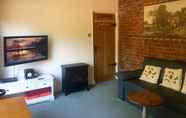 Ruang Umum 6 Squirrel Barn. Hi-spec. Hot tub & Wifi. Sleeps 14