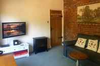 Ruang Umum Squirrel Barn. Hi-spec. Hot tub & Wifi. Sleeps 14