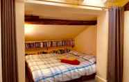 Bedroom 2 Squirrel Barn. Hi-spec. Hot tub & Wifi. Sleeps 14