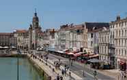 Nearby View and Attractions 7 Hôtel La Tour de Nesle La Rochelle Vieux Port