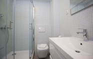 In-room Bathroom 2 Makarska Touristik Apartments