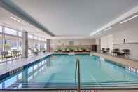 Swimming Pool Home2 Suites by Hilton Toronto Brampton