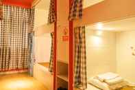 Bedroom ShangriLa Free Life Youth Hostel
