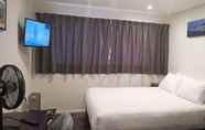 Kamar Tidur 6 Airport Delight Motel