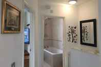 Toilet Kamar Castle View, Doxey, Stafford